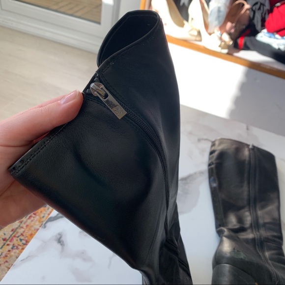 Donald Pliner Camille boots in Black - Picture 4 of 5